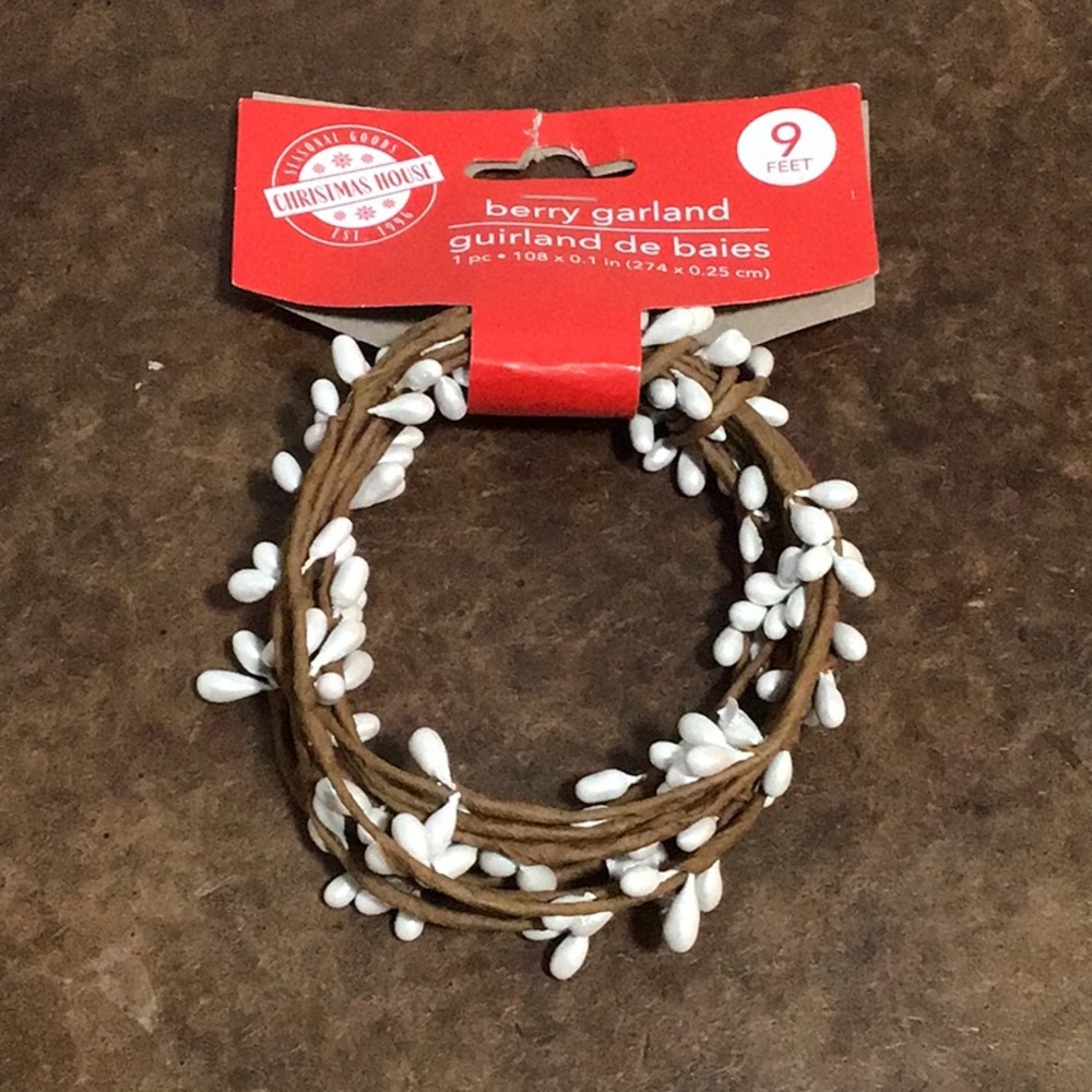 Christmas House Berry Garland 9 Ft